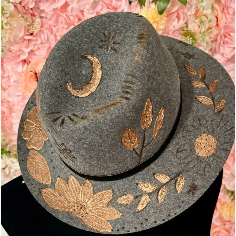 Wool felt Grey Hat,Painted,burned and heat etched.S - Picture 1 of 6